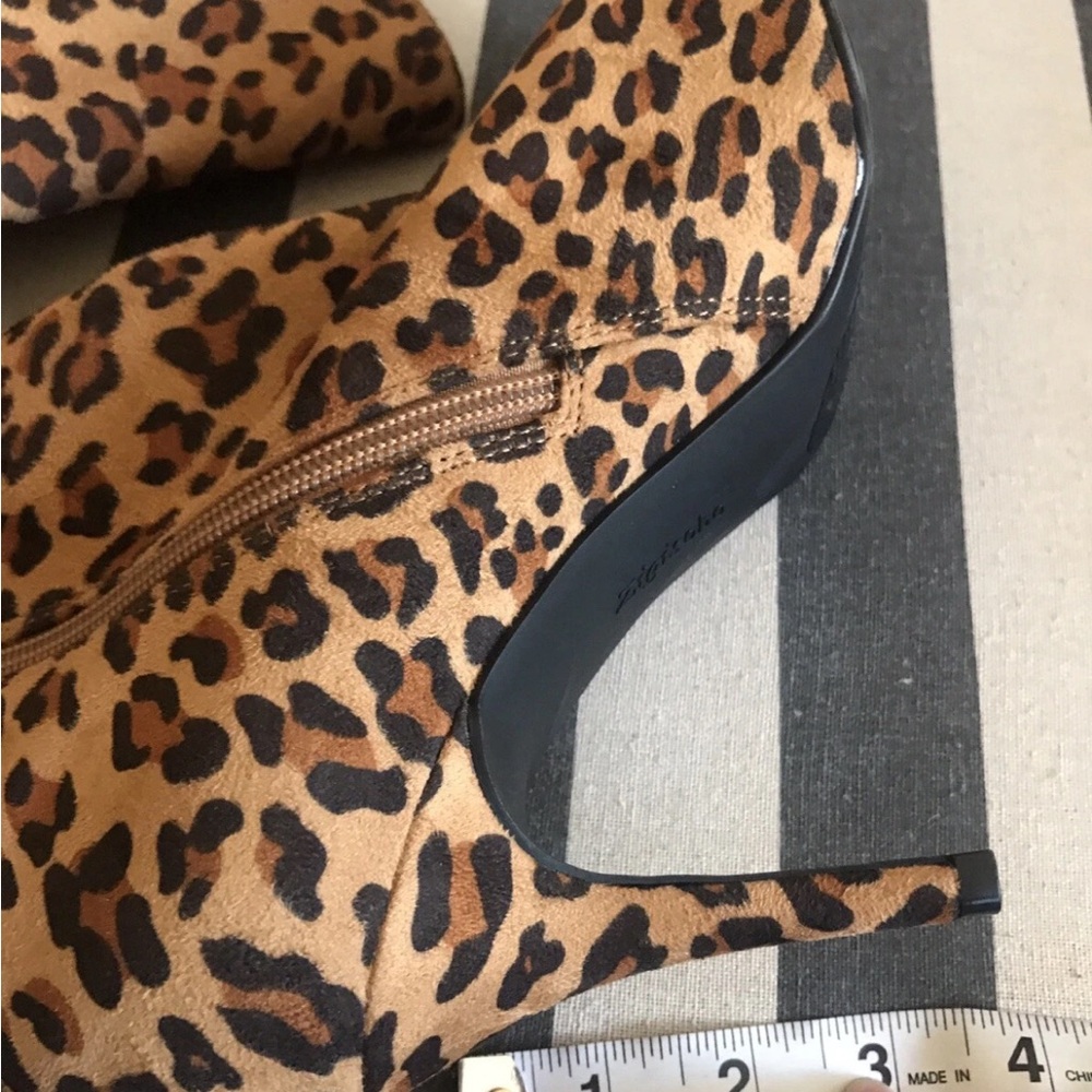 Zigi Soho Savida Leopard Print Heeled Ankle Boots - Picture 12 of 12